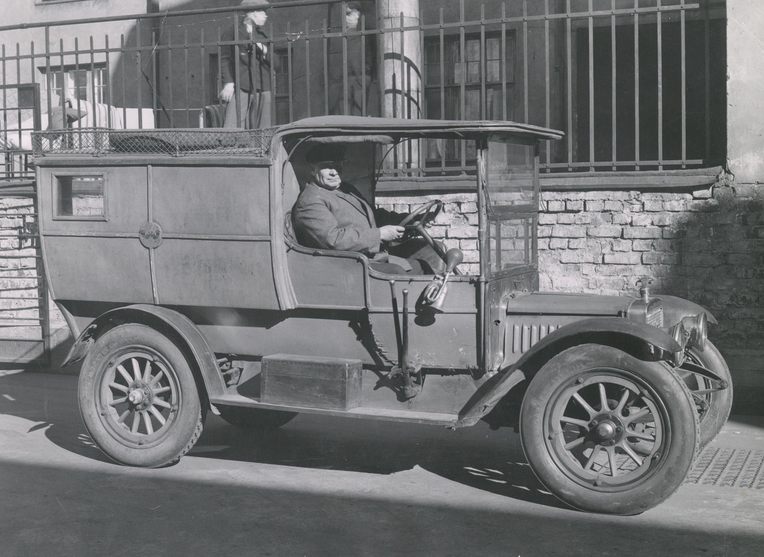 Posti acquires its first vehicles